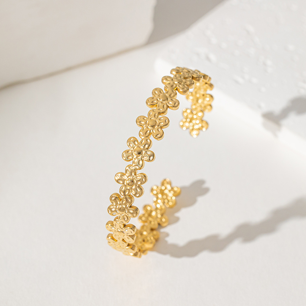 Elora Gold Cuff